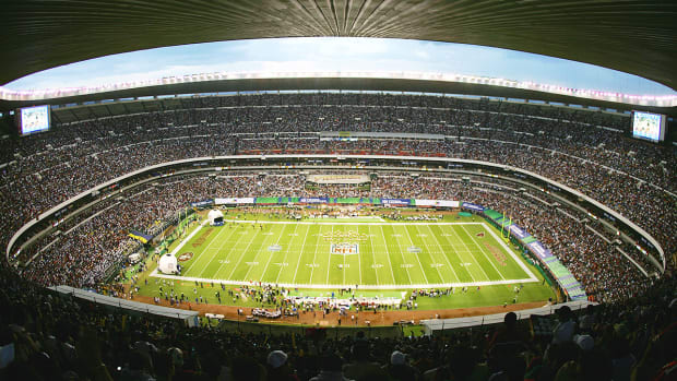 nfl-mexico-city-raul-allegre.jpg